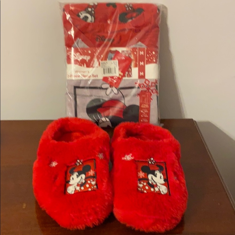 Women’s Disney pjs and slipper set